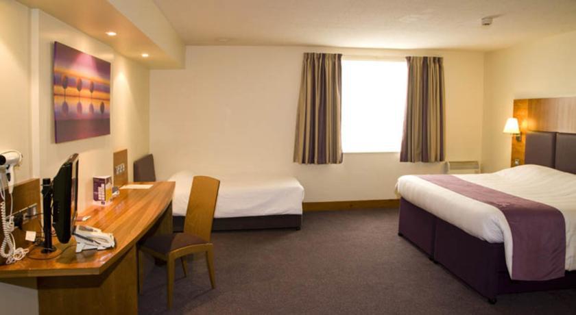 Premier Inn Hemel Hempstead Central Room photo