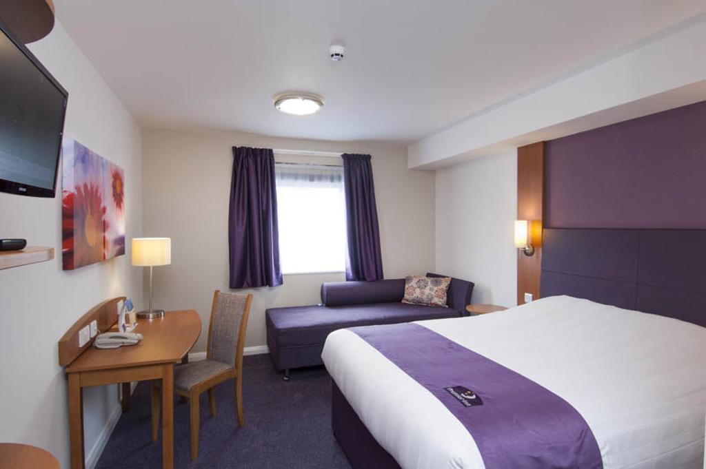 Premier Inn Hemel Hempstead Central Room photo