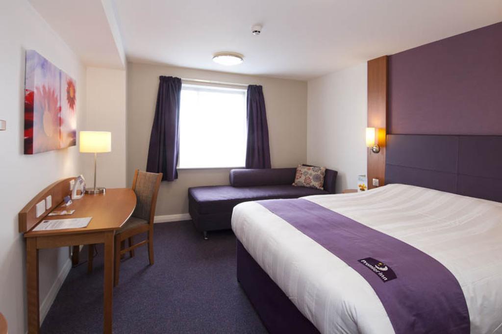 Premier Inn Hemel Hempstead Central Room photo
