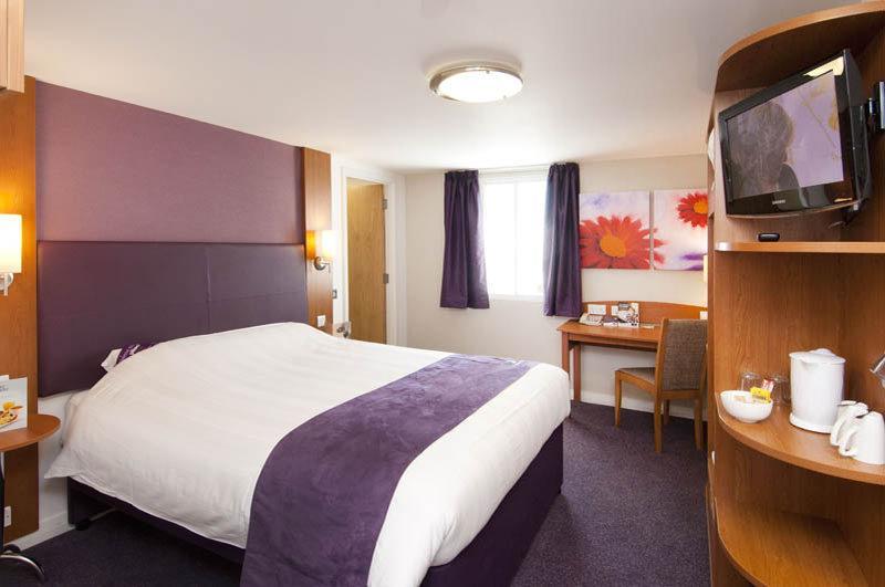 Premier Inn Hemel Hempstead Central Exterior photo